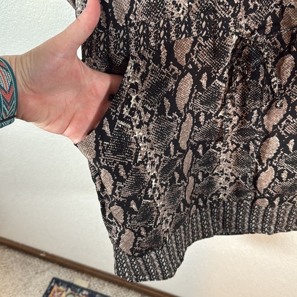Tolani Neutral Mixed Reptile Snake Print Silk Mini Dress With Pockets Size Small - Picture 2 of 8
